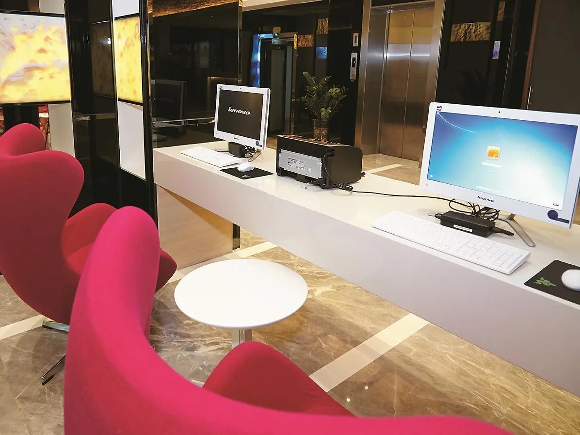 Lavande Hotel Sanya Bay Jixiang Street Branch