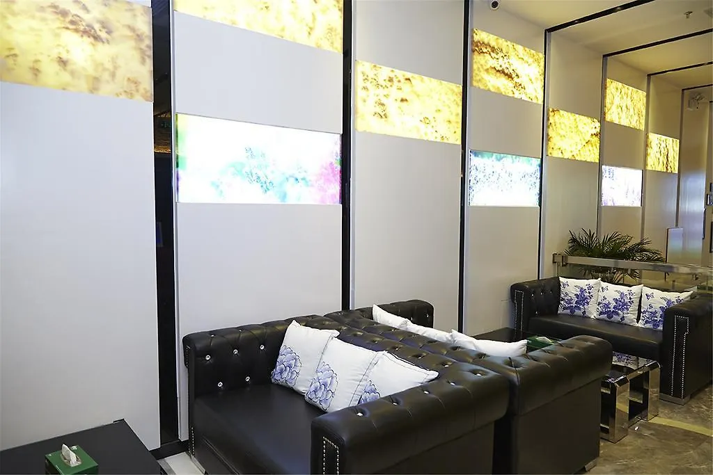 Lavande Hotel Sanya Bay Jixiang Street Branch 4*,  Cina